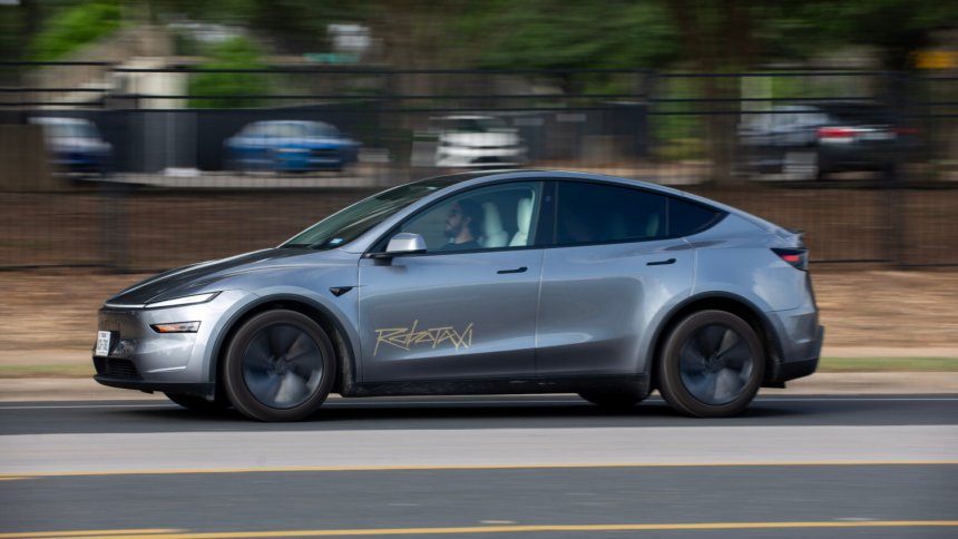 Tesla-მ ოსტინში რობოტაქსის სერვისი ჩაუშვა — მასკის მომავლის სტრატეგია რეგულატორების ყურადღების ცენტრშია