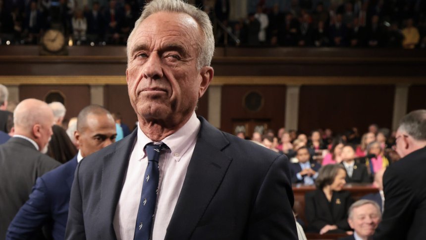 RFK Jr.-მ ვაქცინების მრჩეველთა საბჭოში რეგისტრირებული დემოკრატები დაბლოკა — სასამართლო სარჩელი