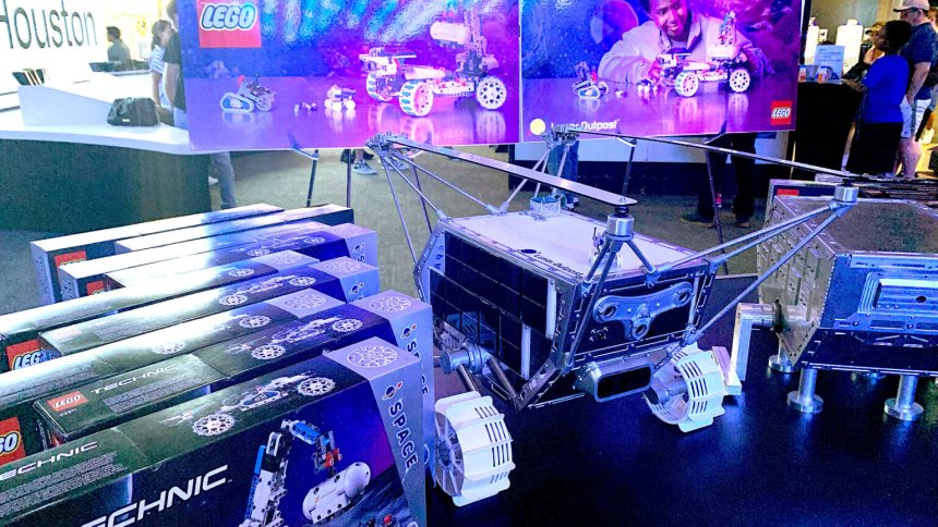 Lunar Outpost-ი Lego-ს მთვარის როვერის კოსმოსური ხომალდის გამოშვებას აღნიშნავს